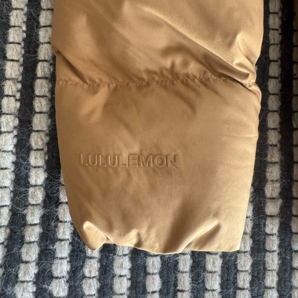 Lululemon Wunder Puff Jacket Hooded Goose Down Jacket
Bold Beige size 8 - Picture 9 of 11